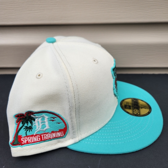 Off White Detroit Tigers Mint Green Visor Red Bottom Size 7 7/8 - Picture 2 of 4